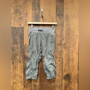 Ivivva by lululemon grey Cropped Dance studio size 12 EUC